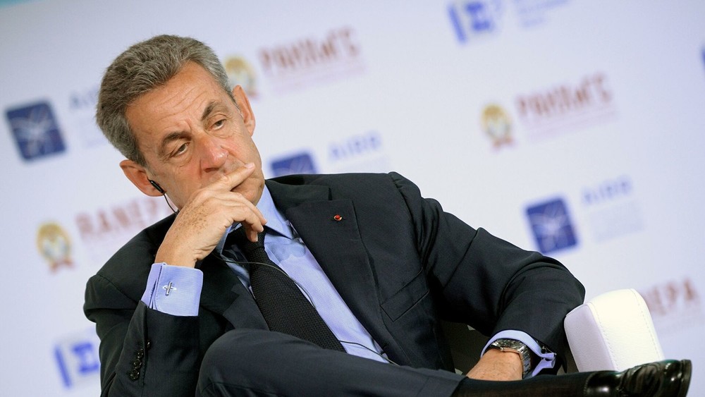 Бывший президент Франции Николя Саркози получил реальный срок по делу о коррупции