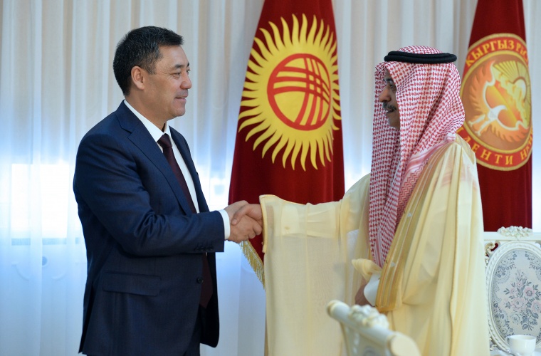 Садыр Жапаров принял посла Саудовской Аравии по случаю завершения его дипмиссии в КР