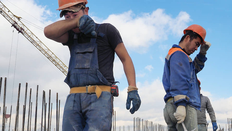 Российские строители просят пустить в страну рабочих из Узбекистана и Таджикистана