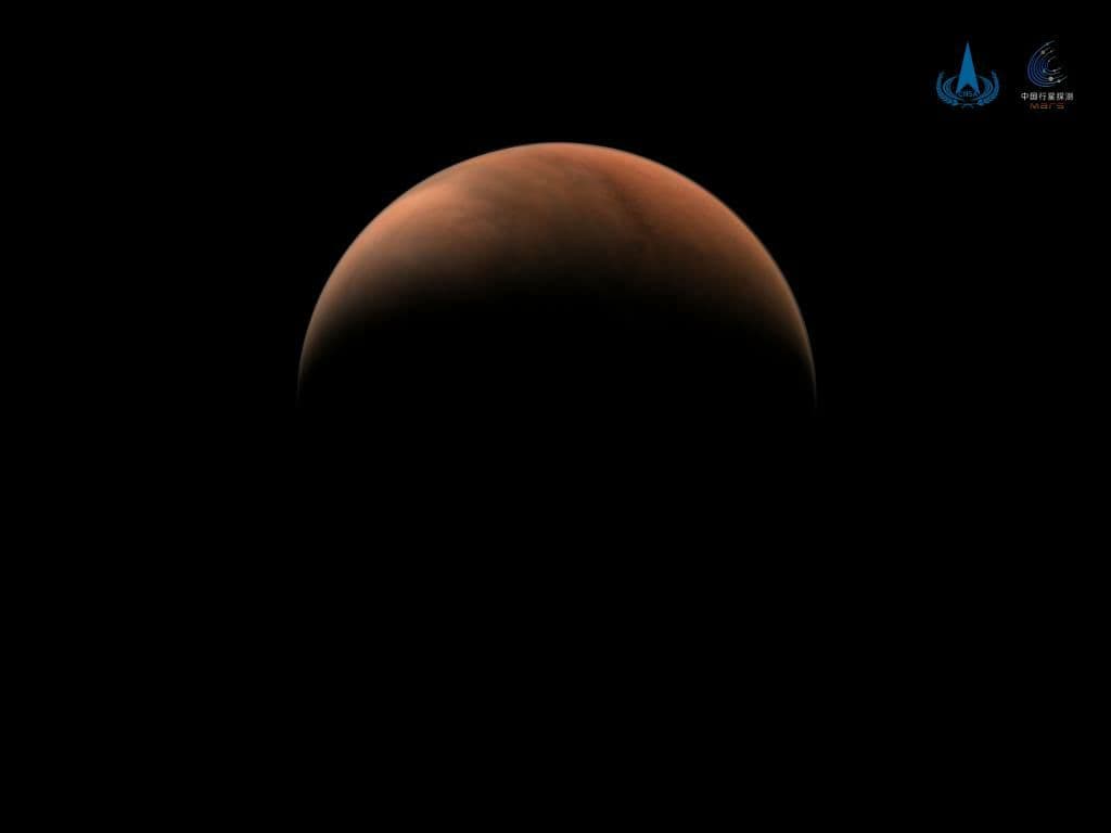 Китайский зонд прислал два новых снимка Марса