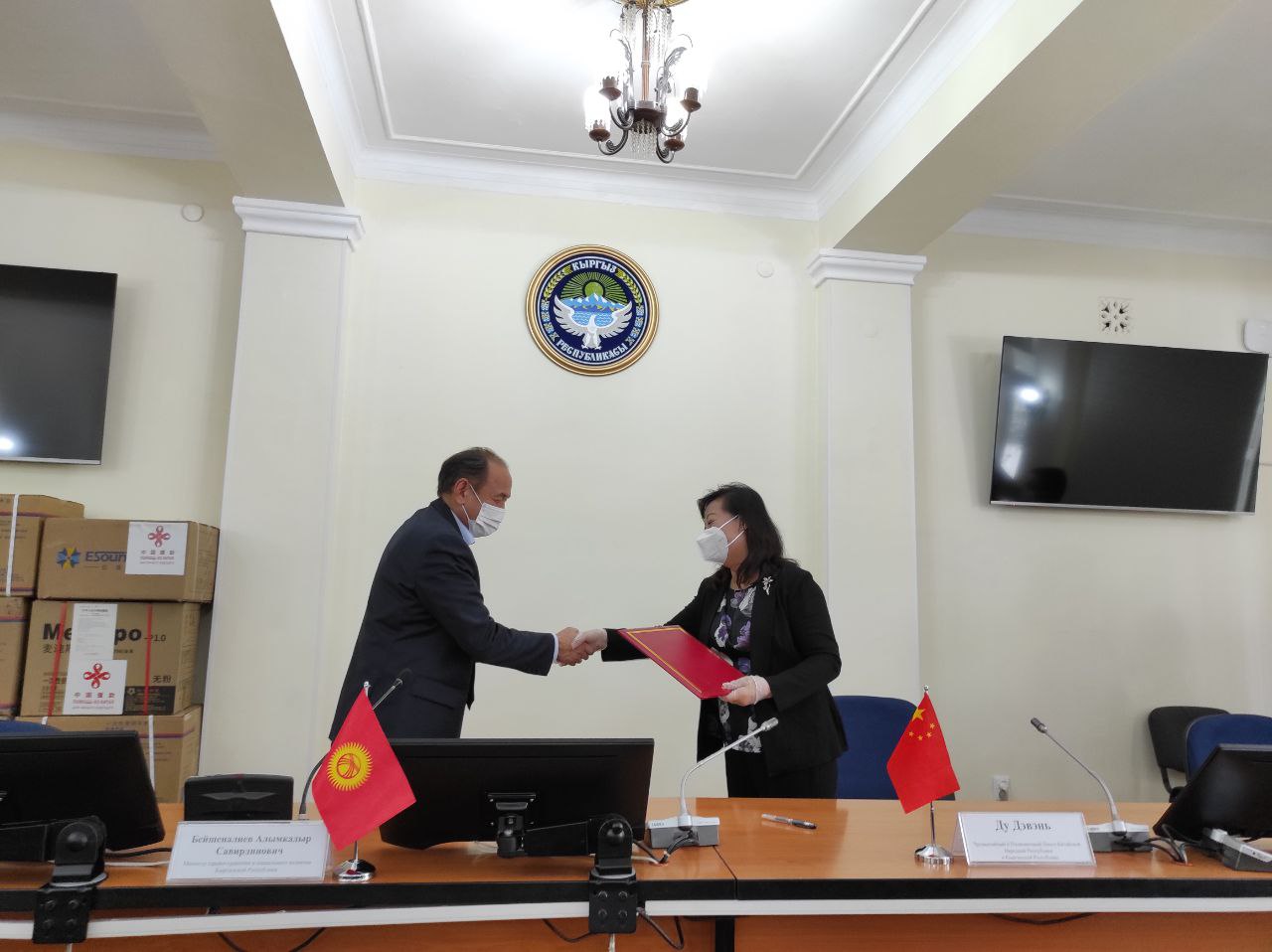 Китай передал Кыргызстану очередную партию гумпомощи для борьбы с COVID-19