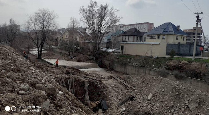 В Бишкеке началось строительство моста через реку Аламедин