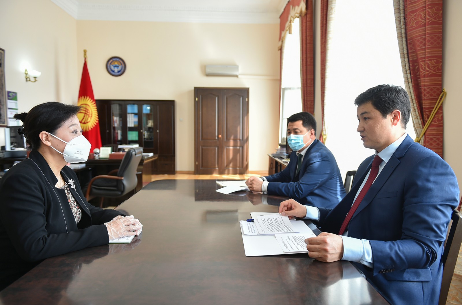 Чрезвычайный и Полномочный Посол КНР в КР г-жа Ду Дэвэнь встретилась с Премьер-министром Кыргызстана Улукбеком Мариповым