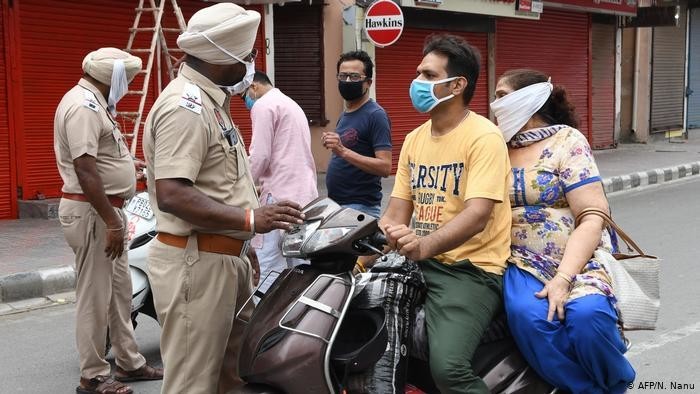 В Индии зафиксировано рекордное число новых случаев коронавируса за сутки