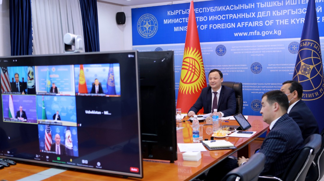 Министр Руслан Казакбаев отметил важность реализации конкретных инвестиционных проектов между Кыргызстаном и Афганистаном при содействии США