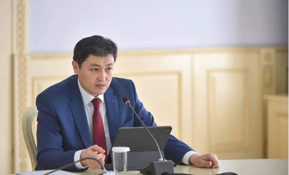 Премьер Марипов провел закрытое совещание в Оше и вылетел в Бишкек