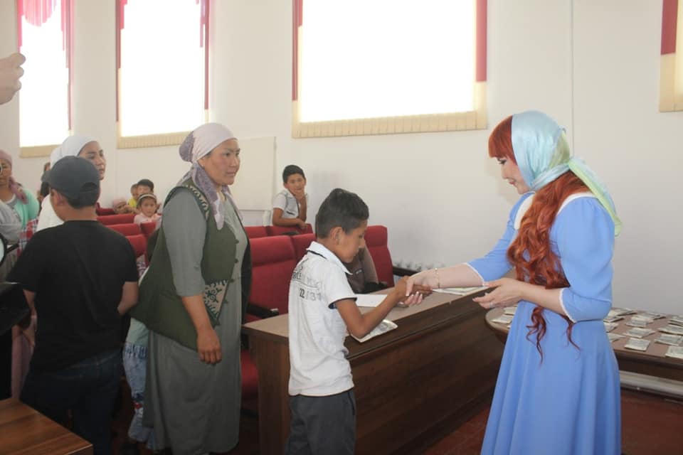 138 детей из Баткенской области отправятся на отдых в Иссык-Куль