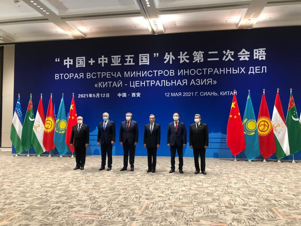 “Кытай Өкмөтү Кыргызстан эли тандап алган өнүгүү жолун урматтайт” - Борбордук Азия-Кытай жолугушуусу ТИМ министрлерин бир арага чогултту