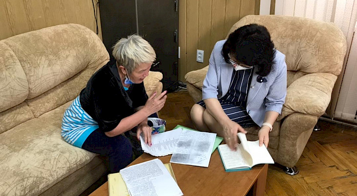 Бакашова встретилась с жительницей Ошской области, обратившейся к ней с вопросами соцхарактера